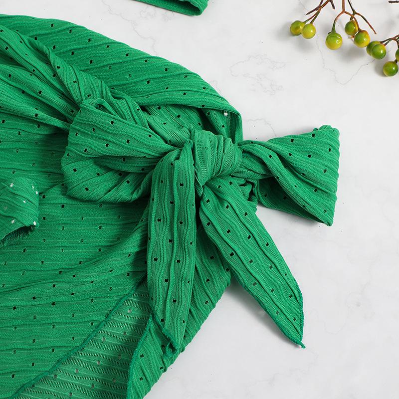 Traje de baño de tres piezas con textura sólida, sin espalda y con lazo 