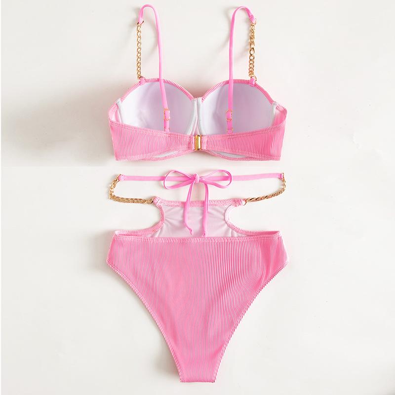 Traje de baño bikini liso con botones y cadena metálica acolchada y lazo 