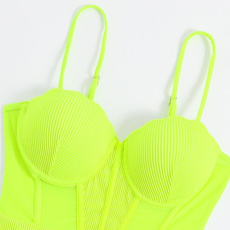 Traje de baño de una pieza con tirantes finos, acolchado y escote en forma de corazón 