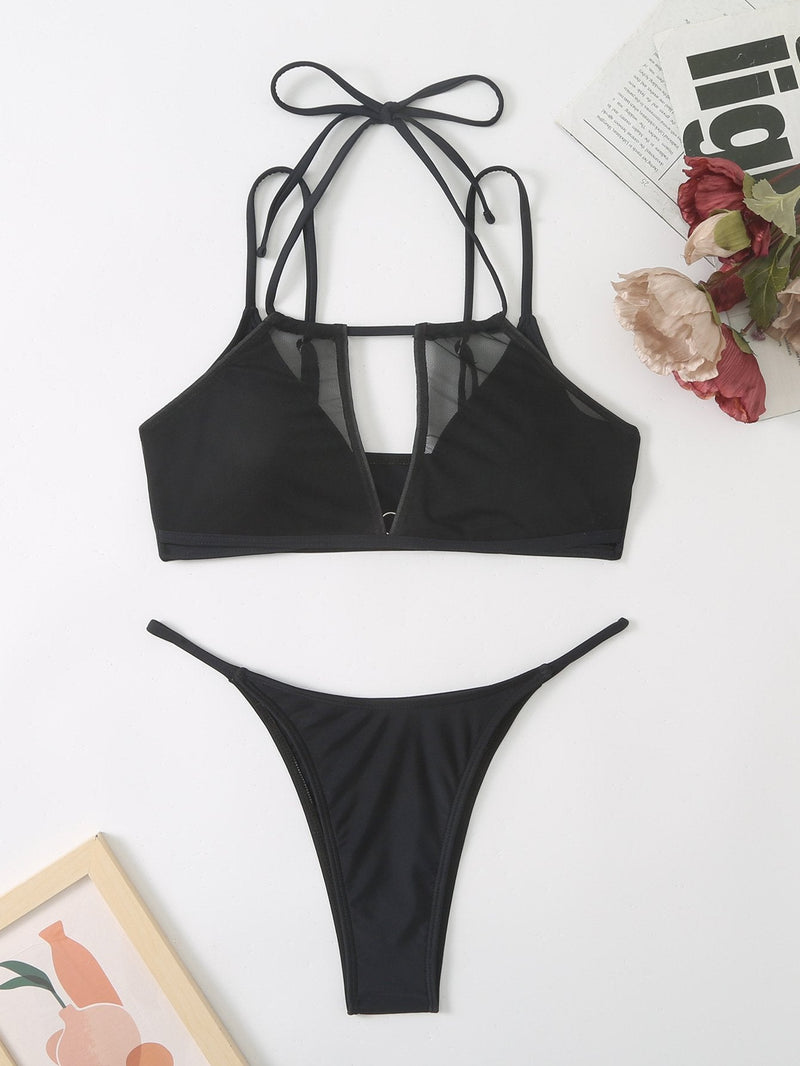 Traje de baño bikini liso con cuello halter y abertura de malla con lazo 