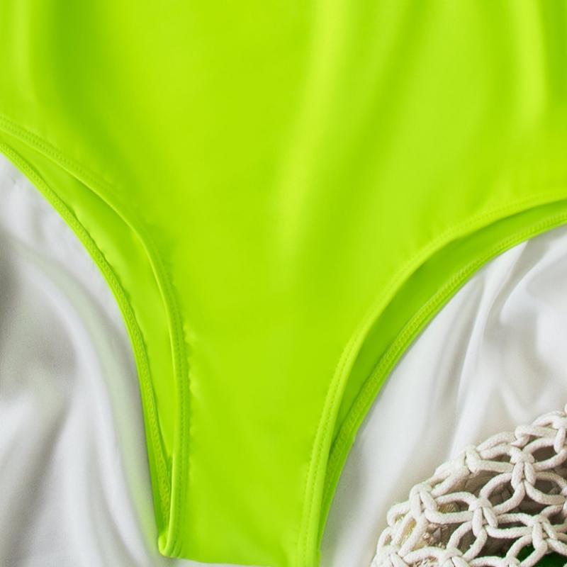 Traje de baño de una pieza con cinturón sin espalda en contraste 